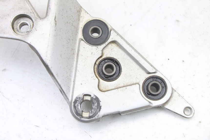 photo de FRONT RIGHT FOOTREST MOUNT SUZUKI GSX F GSXF 650 (2007 - 2015)