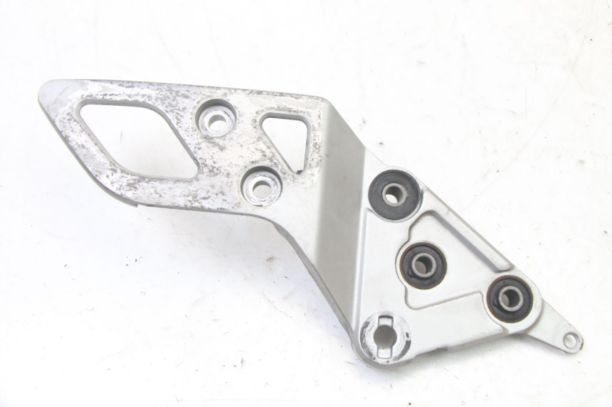 photo de FRONT RIGHT FOOTREST MOUNT SUZUKI GSX F GSXF 650 (2007 - 2015)