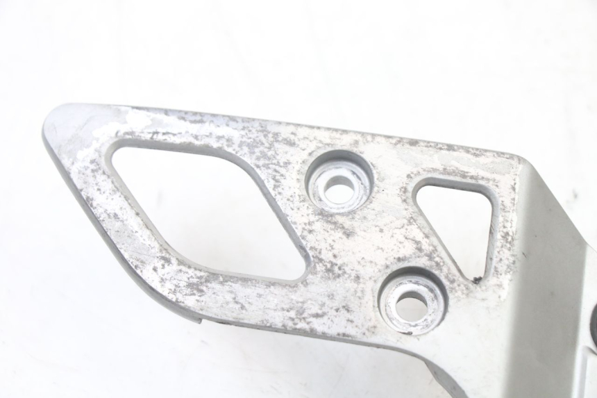 photo de FRONT RIGHT FOOTREST MOUNT SUZUKI GSX F GSXF 650 (2007 - 2015)