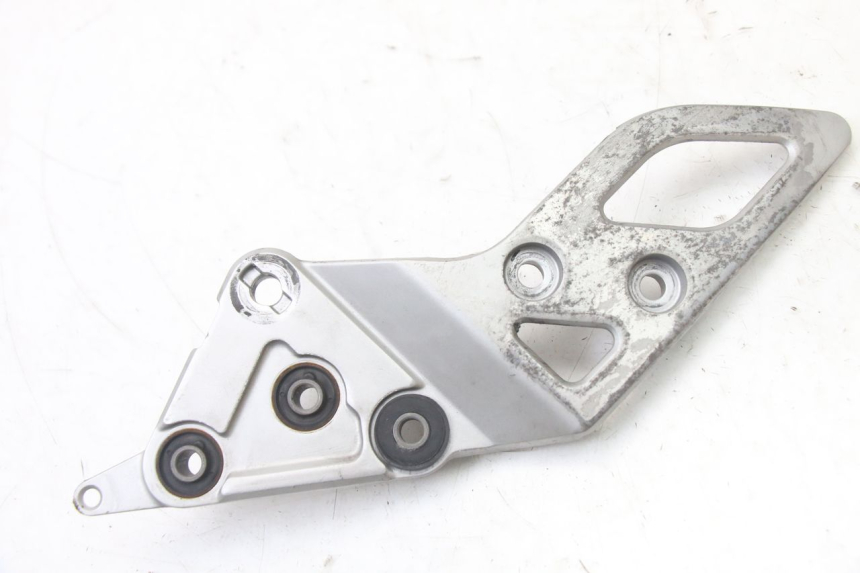 photo de FRONT RIGHT FOOTREST MOUNT SUZUKI GSX F GSXF 650 (2007 - 2015)