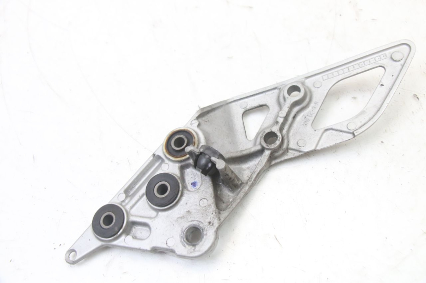 photo de FRONT RIGHT FOOTREST MOUNT SUZUKI GSX F GSXF 650 (2007 - 2015)