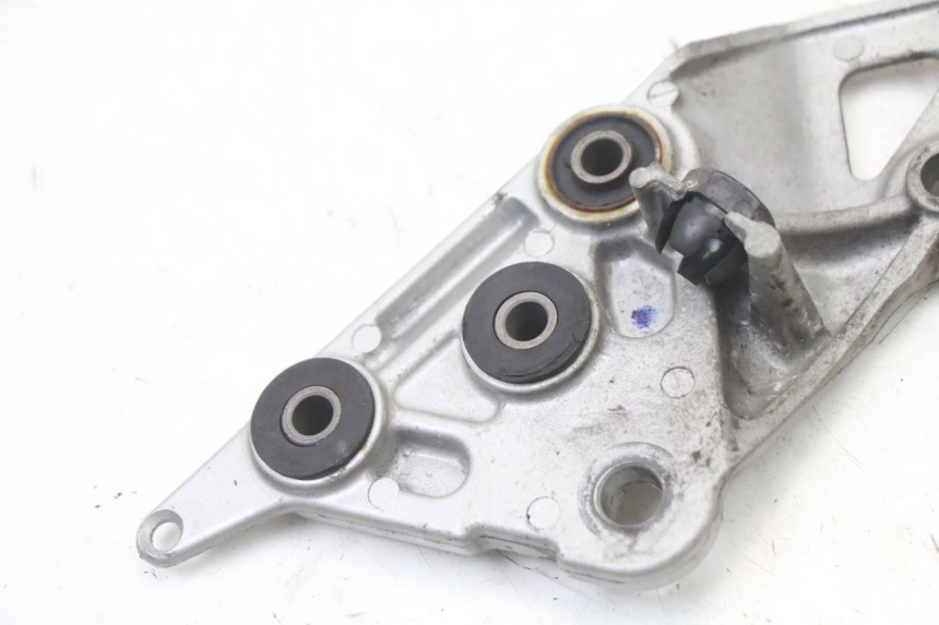photo de FRONT RIGHT FOOTREST MOUNT SUZUKI GSX F GSXF 650 (2007 - 2015)