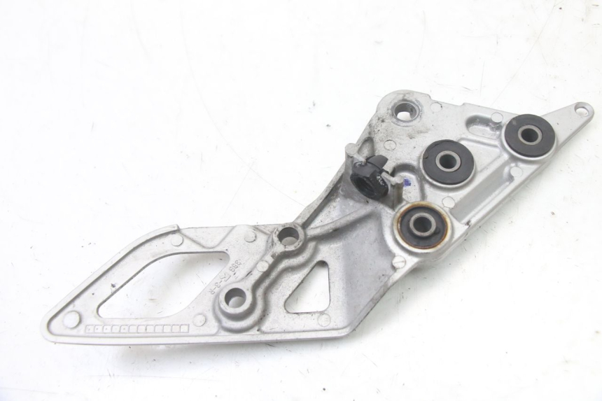 photo de FRONT RIGHT FOOTREST MOUNT SUZUKI GSX F GSXF 650 (2007 - 2015)