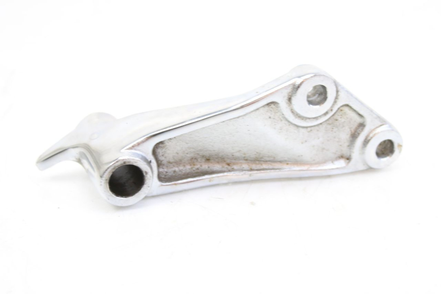 photo de RIGHT FRONT FOOTREST BRACKET SYM HUSKY 125 (1999 - 2005)