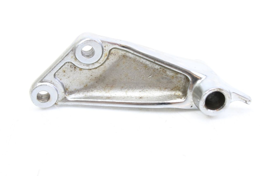 photo de RIGHT FRONT FOOTREST BRACKET SYM HUSKY 125 (1999 - 2005)