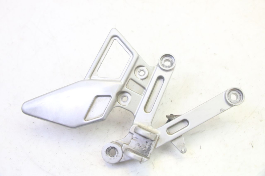 photo de FRONT RIGHT FOOTREST MOUNT YAMAHA TZR 50 (2008 - 2016) - Main view