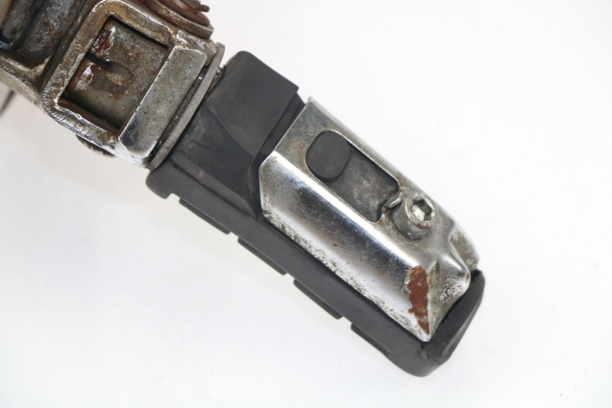 photo de FRONT RIGHT FOOTREST MOUNT HONDA VF 1000 (1984 - 1988)
