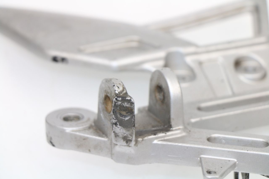 photo de FRONT RIGHT FOOTREST MOUNT MBK X-POWER 50 (2003 - 2017)