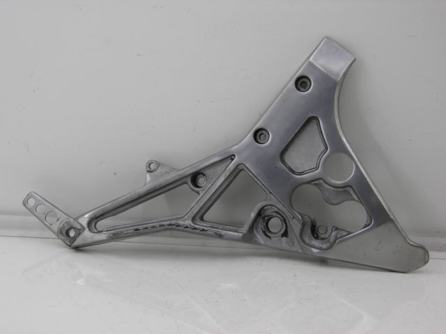 photo de RIGHT FRONT FOOTREST BRACKET YAMAHA FJ 3CX 1200 (1986 - 1996)