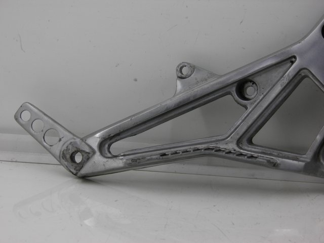 photo de RIGHT FRONT FOOTREST BRACKET YAMAHA FJ 3CX 1200 (1986 - 1996)