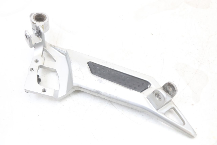 photo de FRONT RIGHT FOOTREST MOUNTING PLATE YAMAHA FJR ABS 1300 (2006 - 2012)