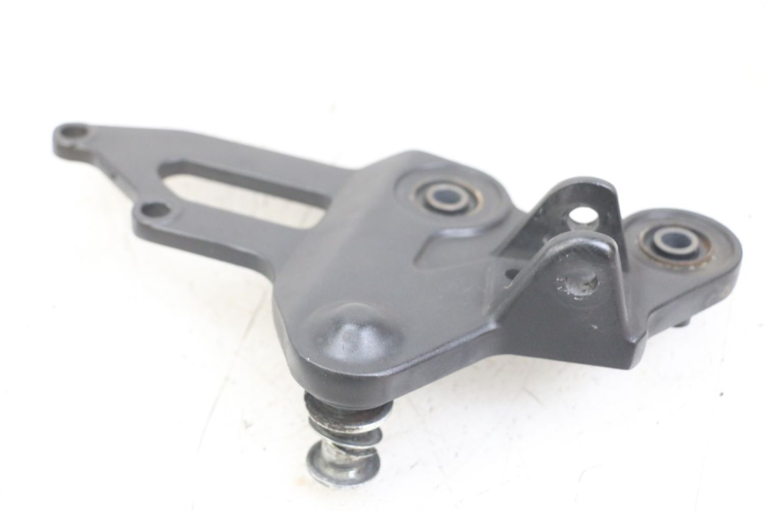 photo de RIGHT FRONT FOOTREST BRACKET YAMAHA MT-07 MT07 ABS 700 (2014 - 2017)