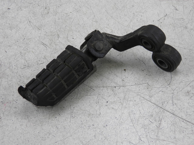 photo de FRONT RIGHT FOOTREST MOUNT YAMAHA XJ F 900 (1983 - 1994)