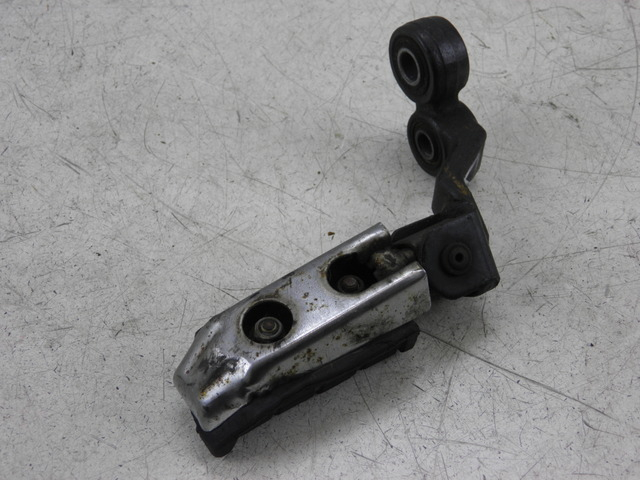 photo de FRONT RIGHT FOOTREST MOUNT YAMAHA XJ F 900 (1983 - 1994)