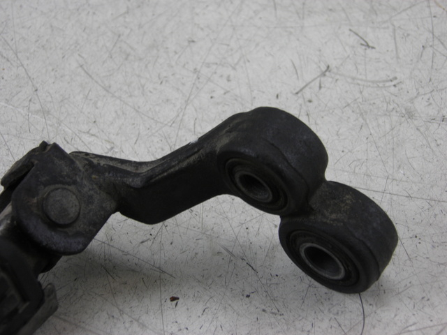 photo de FRONT RIGHT FOOTREST MOUNT YAMAHA XJ F 900 (1983 - 1994)