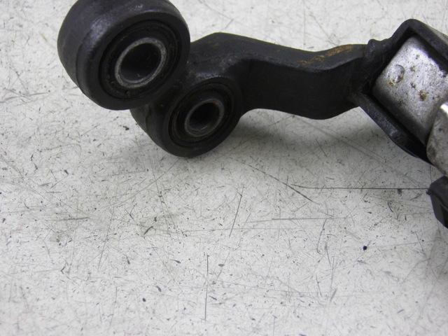 photo de FRONT RIGHT FOOTREST MOUNT YAMAHA XJ F 900 (1983 - 1994)