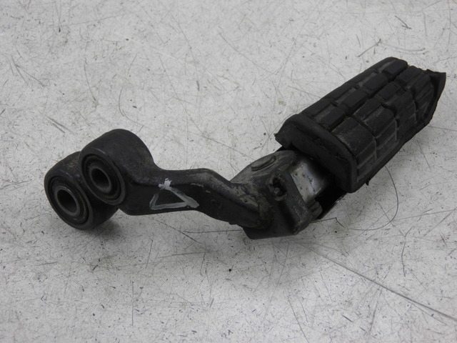 photo de FRONT RIGHT FOOTREST MOUNT YAMAHA XJ F 900 (1983 - 1994)