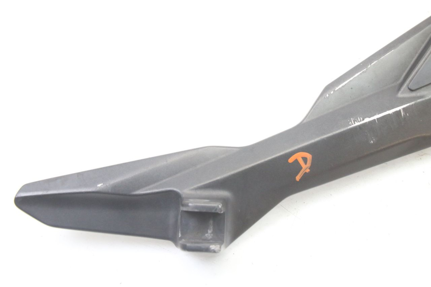 photo de FRONT RIGHT FOOTREST MOUNT YAMAHA XJ6 ABS 600 (2008 - 2016)