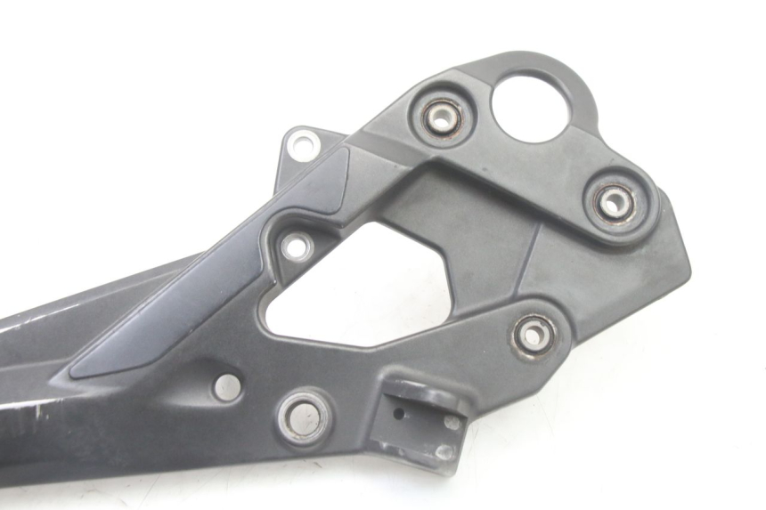 photo de FRONT RIGHT FOOTREST MOUNT YAMAHA XJ6 ABS 600 (2008 - 2016)