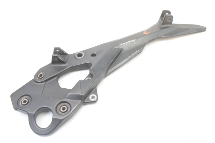photo de FRONT RIGHT FOOTREST MOUNT YAMAHA XJ6 ABS 600 (2008 - 2016)