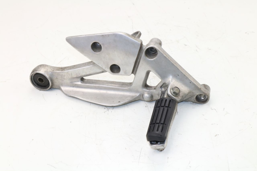photo de FRONT RIGHT FOOTREST MOUNT YAMAHA XJN DIVERSION 600 (2000 - 2003)