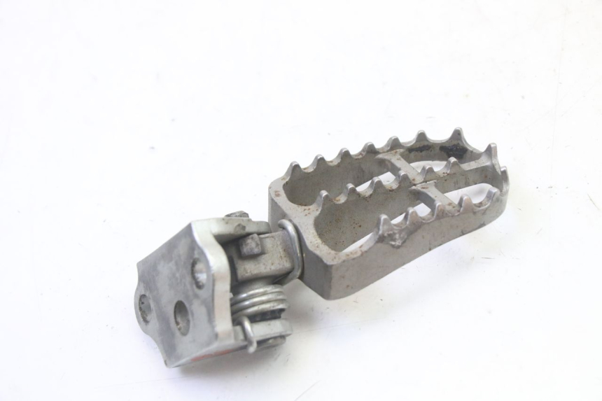 photo de FRONT RIGHT FOOTREST MOUNT YAMAHA YZF YZ-F 450 (2014 - 2016)