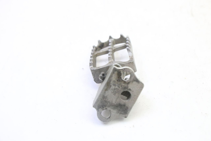 photo de FRONT RIGHT FOOTREST MOUNT YAMAHA YZF YZ-F 450 (2014 - 2016)