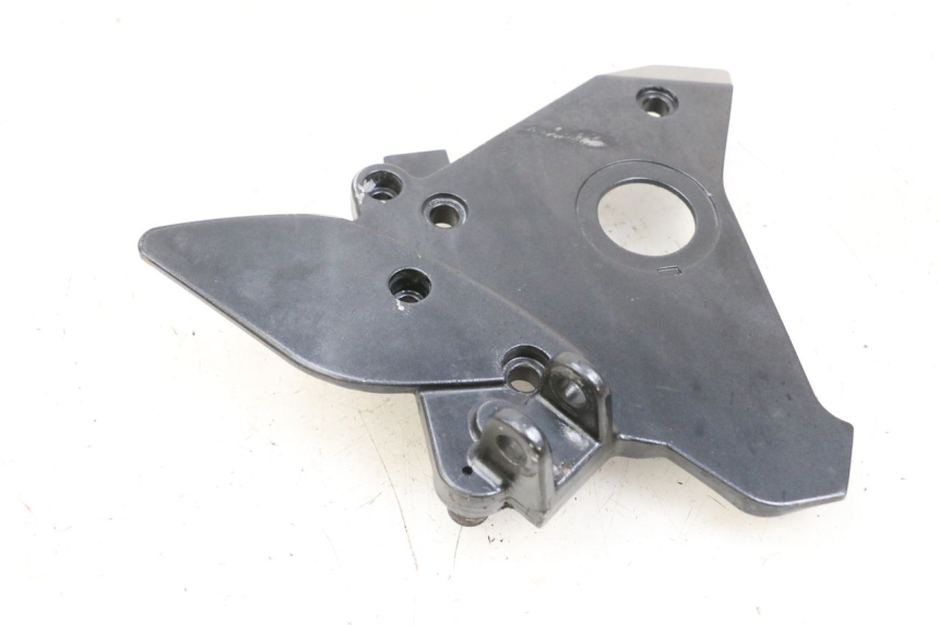 photo de FRONT RIGHT FOOTREST MOUNT KAWASAKI ZR 7 750 (1999 - 2001) - Surface and material condition