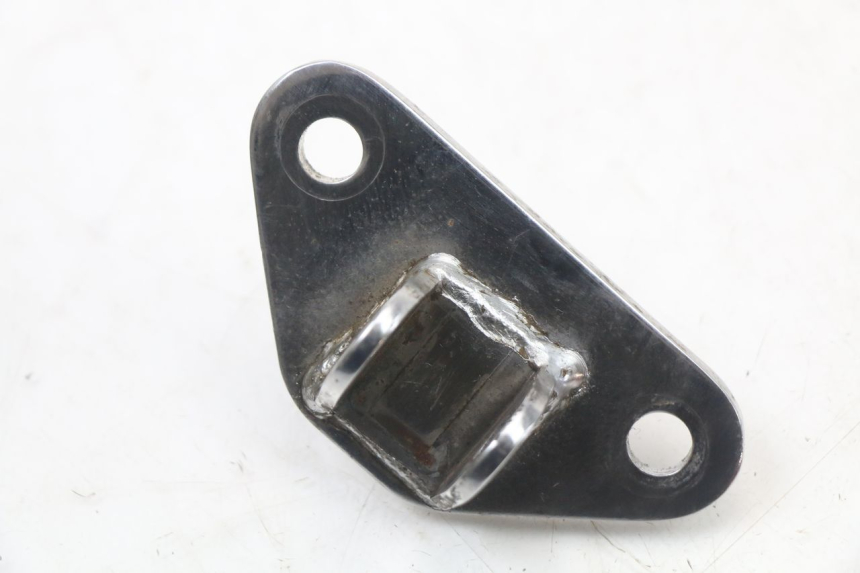 photo de FRONT LEFT FOOTREST MOUNT HYOSUNG GV AQUILA 125 (2000 - 2004)