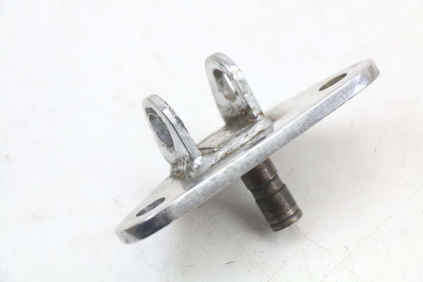 photo de FRONT LEFT FOOTREST MOUNT HYOSUNG GV AQUILA 125 (2000 - 2004)