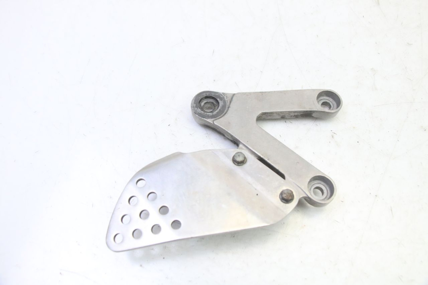 photo de LEFT FRONT FOOTREST BRACKET HONDA CBR RR FIREBLADE 900 (1992 - 1994)