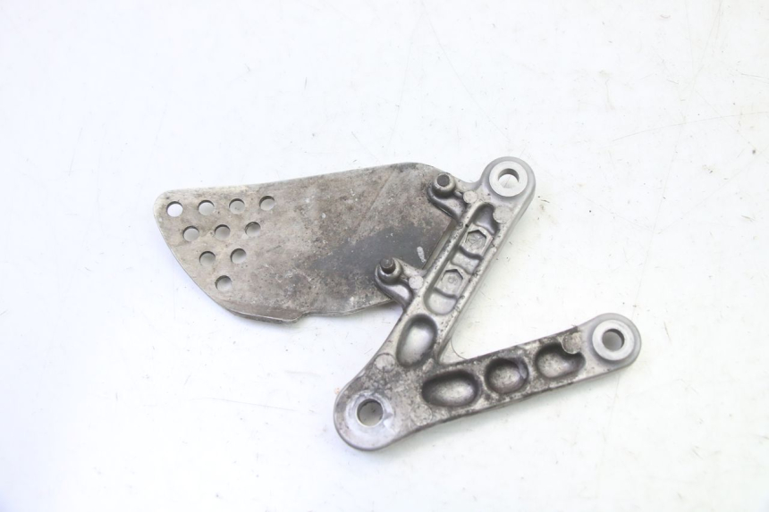 photo de LEFT FRONT FOOTREST BRACKET HONDA CBR RR FIREBLADE 900 (1992 - 1994)