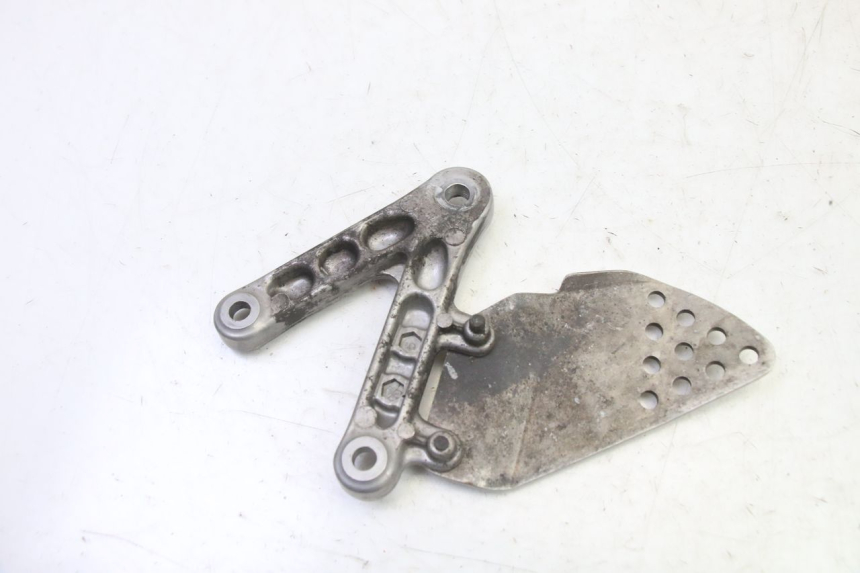 photo de LEFT FRONT FOOTREST BRACKET HONDA CBR RR FIREBLADE 900 (1992 - 1994)