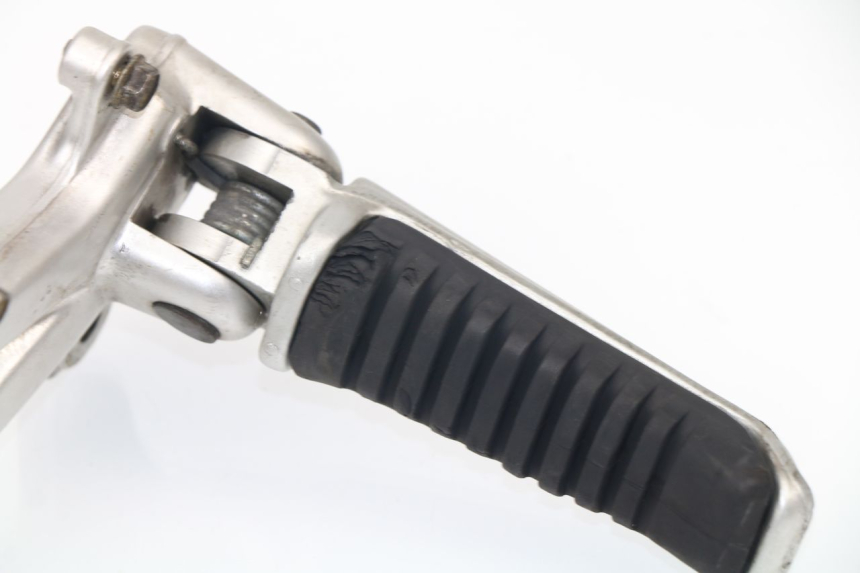 photo de FRONT LEFT FOOTREST MOUNT DUCATI ST2 944 (1997 - 2003)
