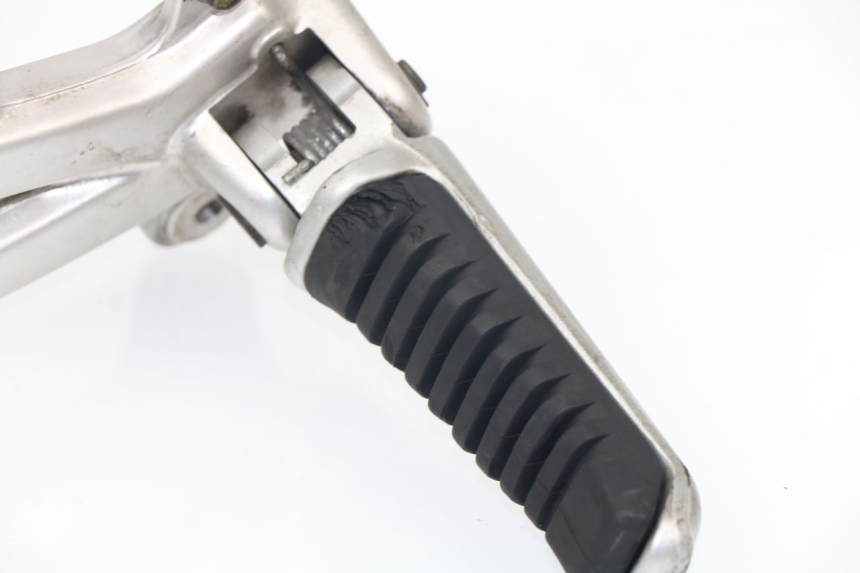 photo de FRONT LEFT FOOTREST MOUNT DUCATI ST2 944 (1997 - 2003)