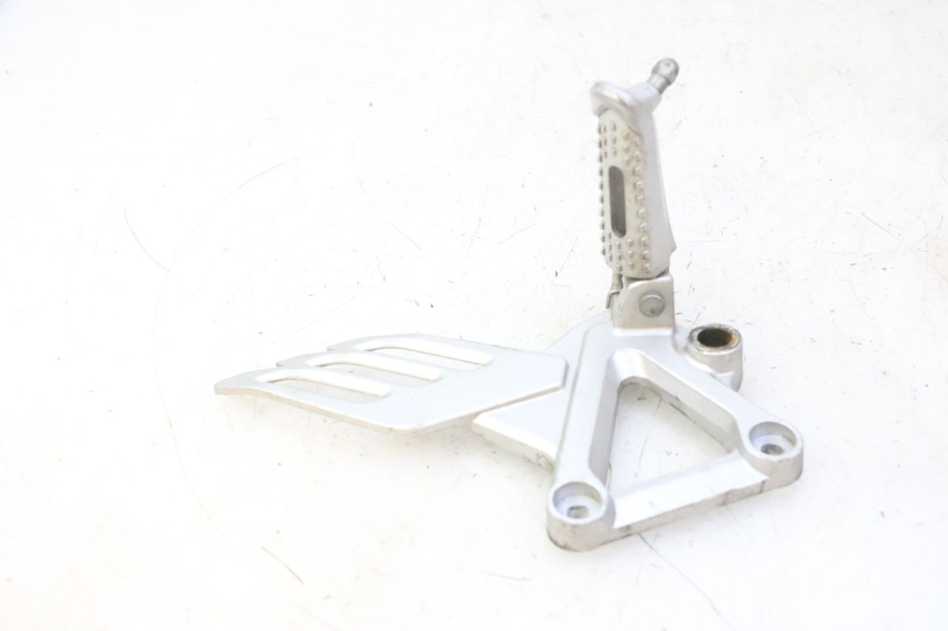 photo de FRONT LEFT FOOTREST MOUNT STAHO FH 50 (2018 - 2019)