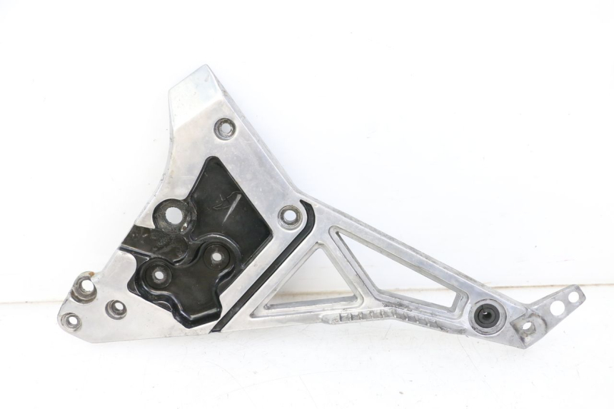 photo de FRONT LEFT FOOTREST MOUNT YAMAHA FJ 36Y 1100 (1984 - 1985)