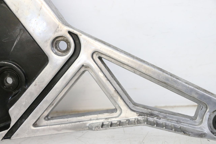 photo de FRONT LEFT FOOTREST MOUNT YAMAHA FJ 36Y 1100 (1984 - 1985)