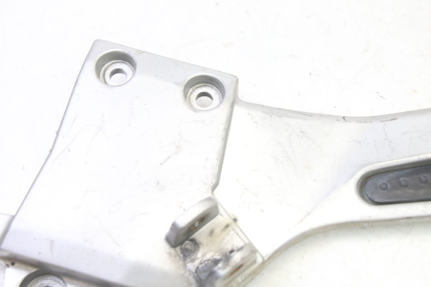 photo de LEFT FRONT FOOTREST BRACKET YAMAHA FJR ABS 1300 (2006 - 2012)