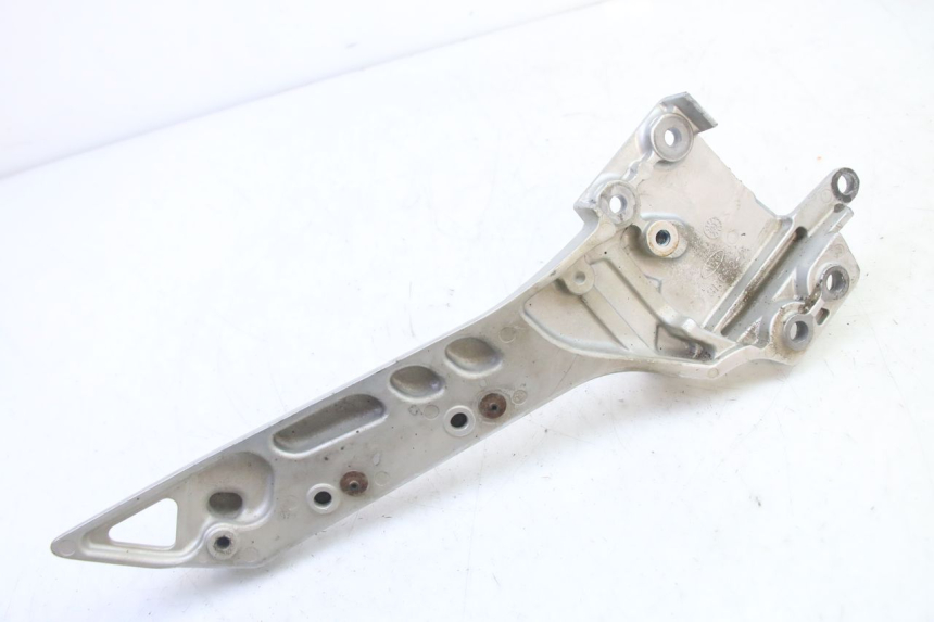 photo de LEFT FRONT FOOTREST BRACKET YAMAHA FJR ABS 1300 (2006 - 2012)