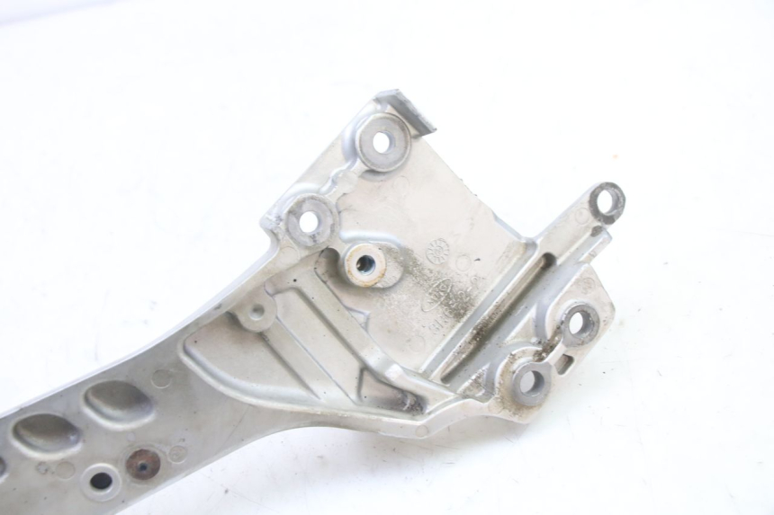 photo de LEFT FRONT FOOTREST BRACKET YAMAHA FJR ABS 1300 (2006 - 2012)