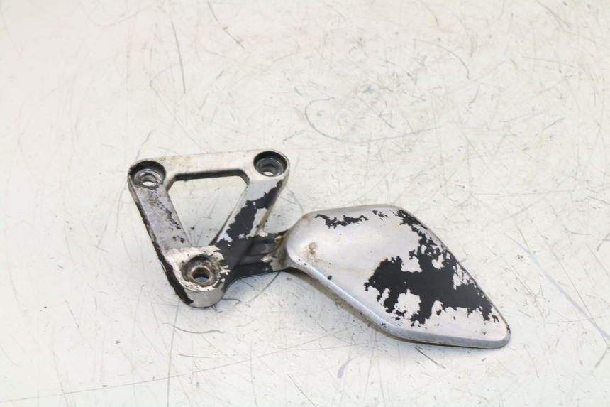 photo de LEFT FRONT FOOTREST BRACKET YAMAHA FZS FAZER 600 (1998 - 2001)