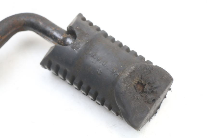 photo de FRONT LEFT FOOTREST MOUNT SUZUKI GSX E 250 (1982 - 1983)