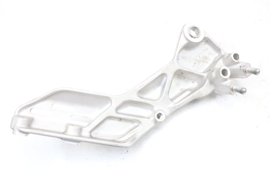 photo de FRONT LEFT FOOTREST MOUNT HUSQVARNA SVARTPILEN 401 (2018 - 2023)