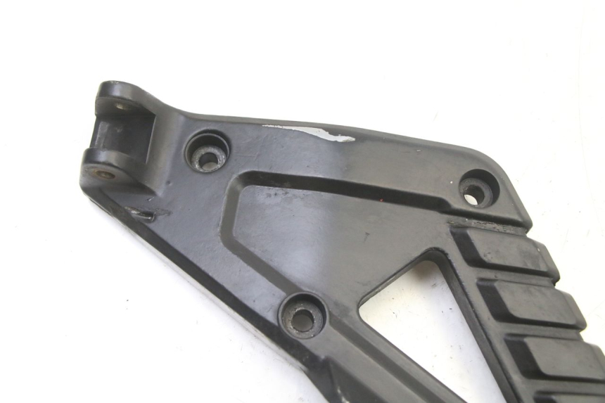 photo de FRONT LEFT FOOTREST MOUNT BMW K 75 RT 750 (1989 - 1997)