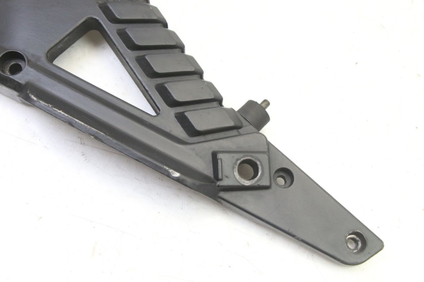 photo de FRONT LEFT FOOTREST MOUNT BMW K 75 RT 750 (1989 - 1997)