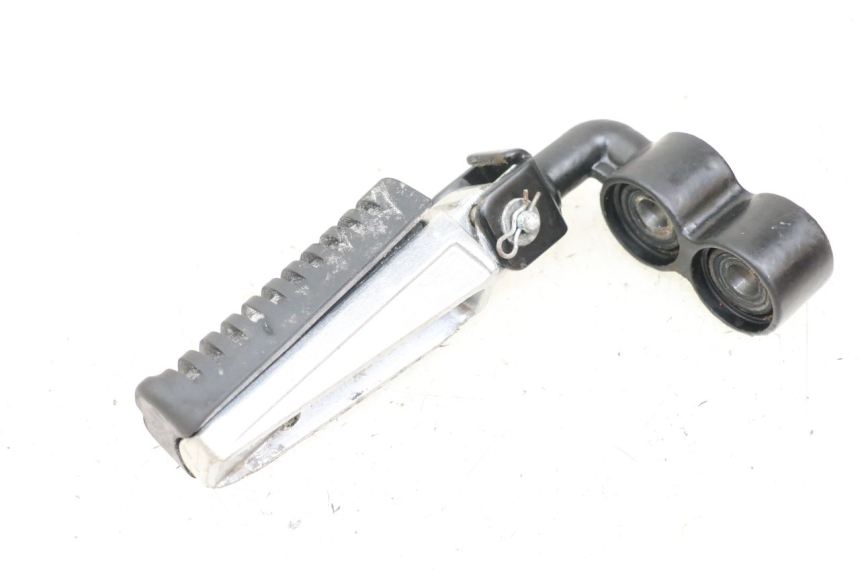 photo de FRONT LEFT FOOTREST MOUNT KYMCO K-PW K-PIPE 50 (2012 - 2017)