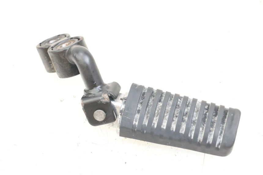 photo de FRONT LEFT FOOTREST MOUNT KYMCO K-PW K-PIPE 50 (2012 - 2017)