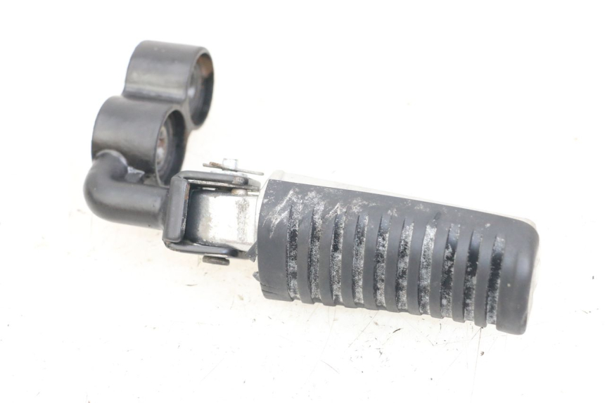 photo de FRONT LEFT FOOTREST MOUNT KYMCO K-PW K-PIPE 50 (2012 - 2017)