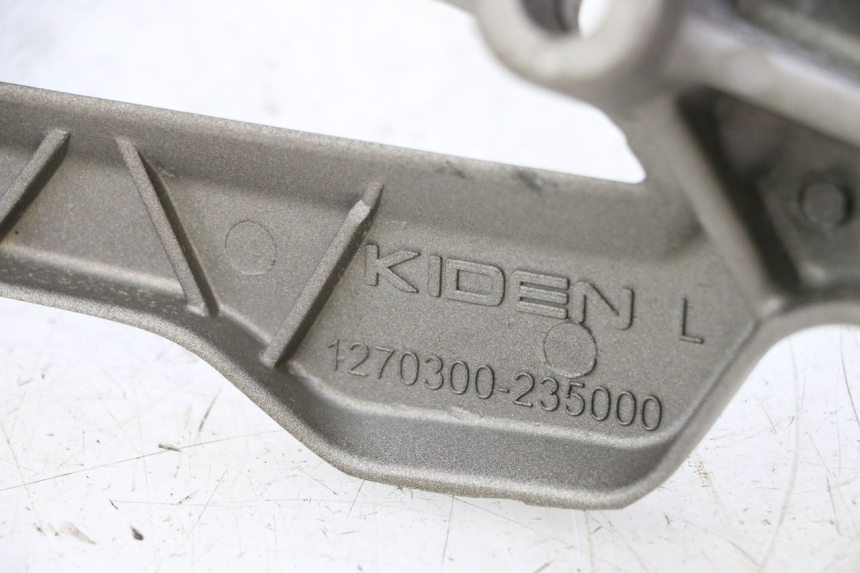photo de FRONT LEFT FOOTREST MOUNT KIDEN KD125-G 125 (2018 - 2022)